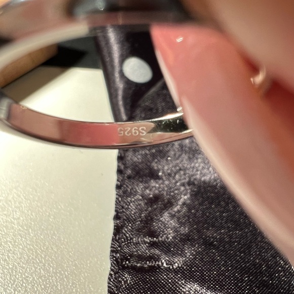 Certified GENUINE 3.0 Carat Moissanite
Solitaire Ring 925 Sterling Silver - Picture 9 of 13